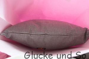 hier ist das Gewinnerkissen, Ina hat es vorbeigebracht und Andy hat es abgeholt, ich war sozusagen der Zwischenhändler
