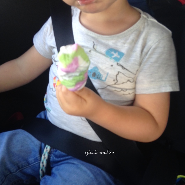 12-Mal-Montag-Eis-essen