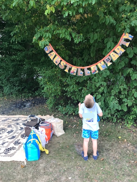 Geburtstag-Spielplatz-Parkparty